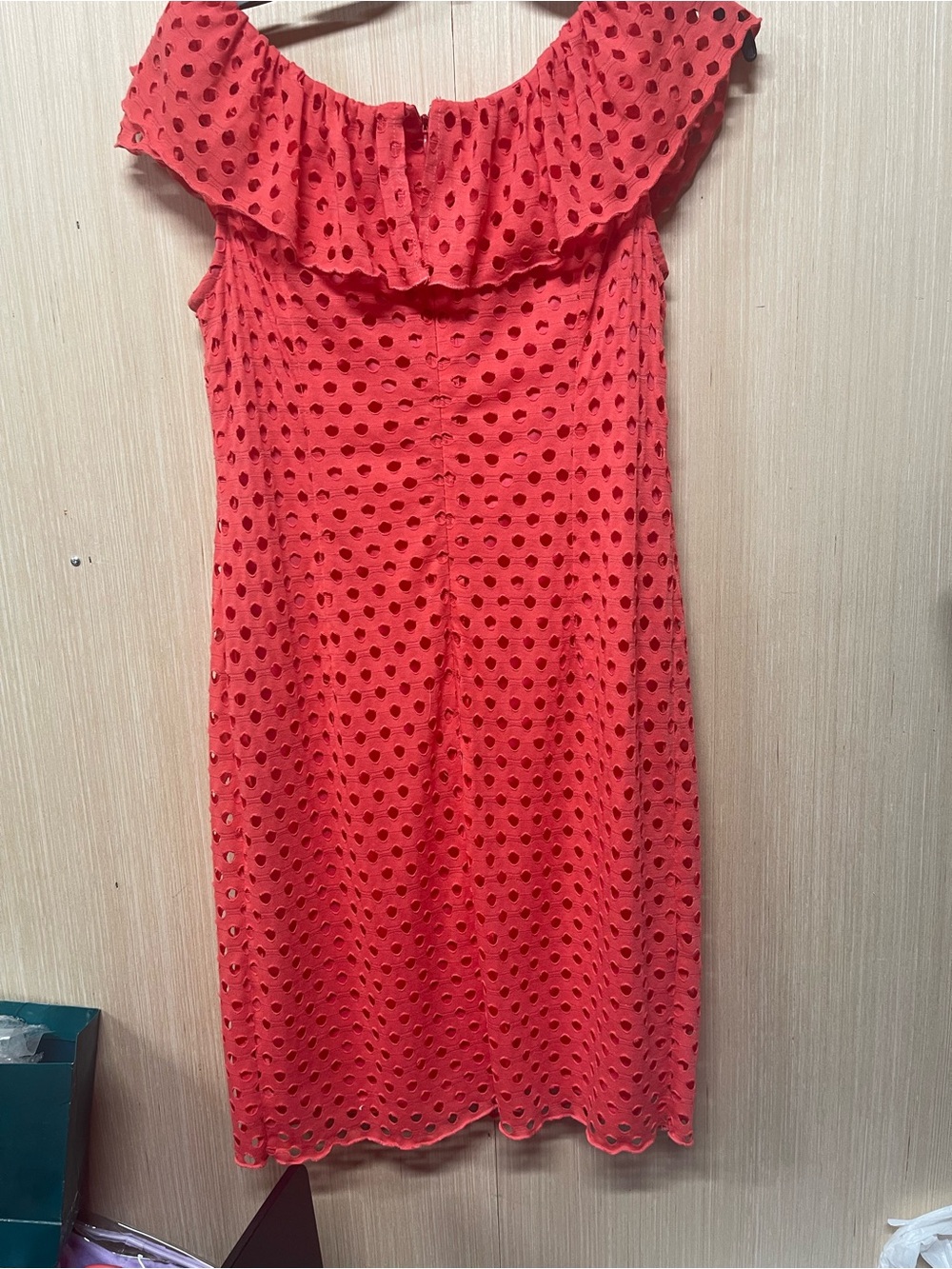Dressbarn eyelet Dress, ruffle collar size 8, knee length , good condition - Picture 2 of 3